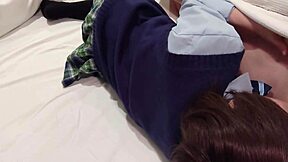 18歳制服JKが騎乗位で中出しまでイカせる