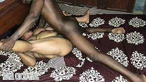 Stor mamma sprider benen i luften för underhållsgubben - royal cocky king