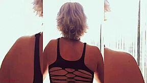 public scandal with daniela showing boobs and pussy in the middle of madrid!