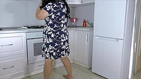 Nessa história proibida, a madrasta deixa o enteado brincar com a bunda grande e peitos naturais