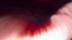 इंडियन कॉलेज स्टूडेंट बड़े चूचों बालों वाली चूत से खेलती है