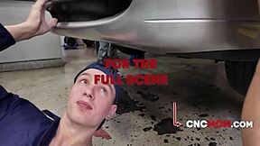 Milf Freeuse In Garage 😏