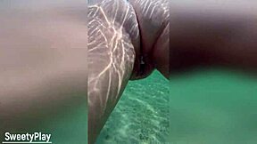 Flera creampies under vatten med saftig mogen MILF stor röv