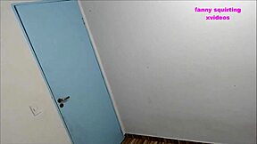 Funcionária Da Limpeza Sente Paixão Escondida Durante Consulta