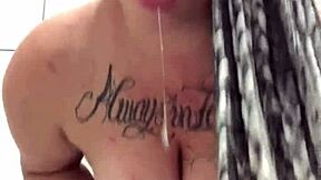 exibindo no banho com piercing e clit