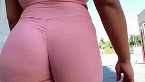 Aquela ajeitadinha gostosa soca calca bem como gosto