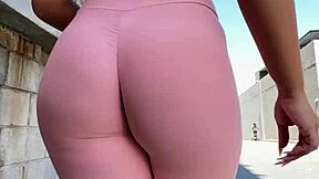 Aquela ajeitadinha gostosa soca calca bem como gosto