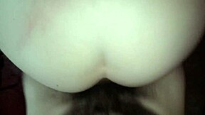 Mi hermanastra en pose de perrito argentina rubia