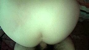 Mi hermanastra en pose de perrito argentina rubia