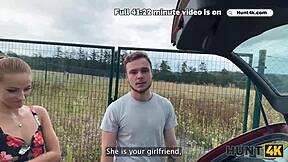 Hunt4k Capuz Vermelho é boa em chupar paus grandes e cavalgar neles!