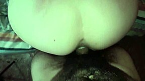 Mi hermanastra en pose de perrito argentina rubia