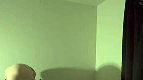 Baby-sitter vine la apartament pentru sex