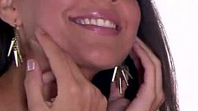 steamy foot fetish play with glamorous lorena flaunting her sexy toes