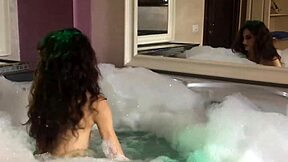 does the pretty skinny teen 18+ masturbate while bathing on webcam?