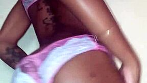 lola, show me that sexy striptease dance!