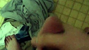 narrative of pre-shower jerk off session