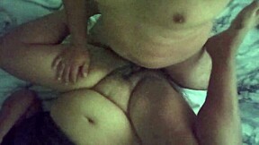 Sexo amateur casero con gordibuena que tiene la panocha gordita y peludita!