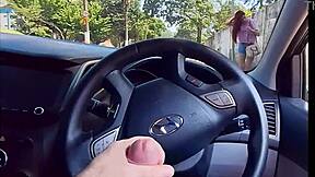 Otobüs durakta ateşli kıza arabadan kamış sallama