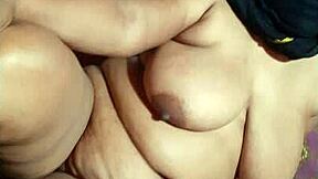 desi aunty exposing big boobs and hairy pussy