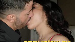 वालेंटीना नैपी ने गहरा गलाघर लिया और बड़े लंड पर चढ़ी