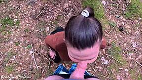 Pasangan Rusia Nyata Rekam Blowjob POV Tak Terduga di Hutan dengan Tits Brunette Alami
