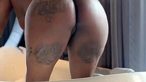 Sucking that monster cock in las vegas!