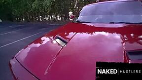 لعنة! عاهرة لاتينية تتناك من زب أسود كبير في موقف علني!