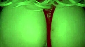 Safada esperou o marido sair de casa e chamou o vizinho ainda falou que o pau dele era mais grosso