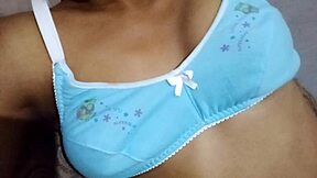 Mujer casada casera con madre de cincuenta y tetas impresionantes