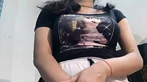 Indian Girl LIVE SEX Video!