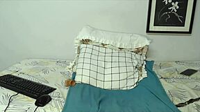 damn, check my curvy petite 18+ ass and long pussy lips twerking!