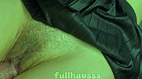 Očim, zakaj se plaziš v mojo tesno pičko?