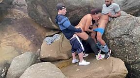 Casada Fudendo Na Praia Com Dois