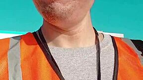 i walk around during work, feeling the public outdoor vibe