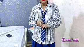 Učiteljica konča v usta študentke med POV pihanjem. Ona vse pogoltne!