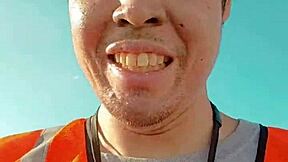 i walk around during work, feeling the public outdoor vibe