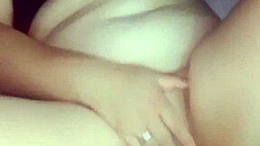 Regarde-moi atteindre l'orgasme en me doigtant après une session rapide