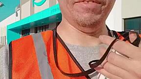 i walk around during work, feeling the public outdoor vibe