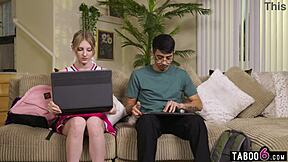 Kan en genert jomfru fyr håndtere den varme cheerleader Melody Marks?