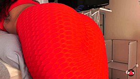 Jeg fikk massasje av hennes dryppende fitte