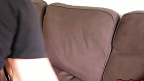 Hé, Philly John nem bírja abbahagyni Veronica Rodriguez szexi lábait a lábjátékokhoz