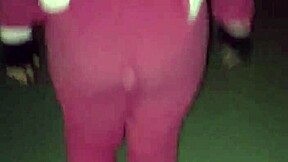 Acosando a Madura Venezolana Culona en Calles de Lima, Disfrazada de Novia de Stitch - Anal Parte 1