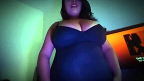 Fodendo a gostosa no sofa da sala com pau grande