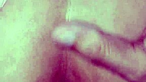 Pesja poza dvojna penetracija s seksi Filipinko vibratorjem in kurcem