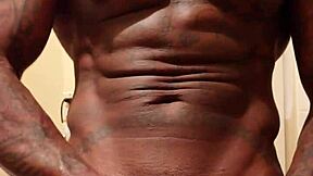 할렐루야 존슨이 큰 블랙 털난 자지 숭배해, 그 블랙 자지 사랑해?