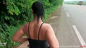 Preto da rola gigante arrebenta esposa do corno no meio do mato