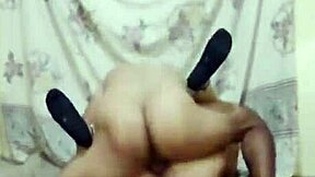 Arabic Yemeny Wife Teases with Sexy Ass in Sultry Scene