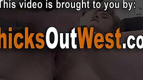 Puta Amadora Australiana Esfrega Buceta Peluda com Brinquedos