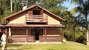 Come here! Let me show you my ass in a provocative manner!