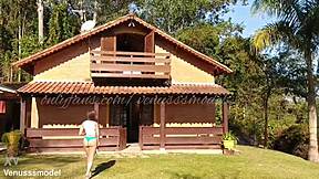 Come here! Let me show you my ass in a provocative manner!